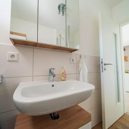 Apartment Teichblick Und Turmblick, Mit Kultur In Grosszschepa, Naehe Leipzig *