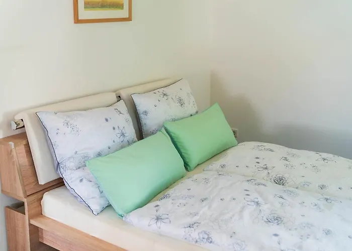 Teichblick Und Turmblick, Mit Kultur In Grosszschepa, Naehe Leipzig Grosszschepa